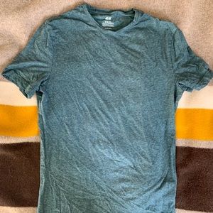 Men’s H&M v neck tee